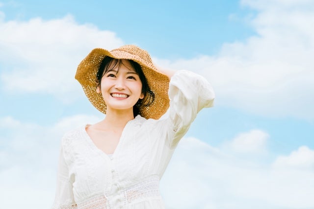 妊娠中にストレスをためずに元気に過ごす女性のイメージ写真