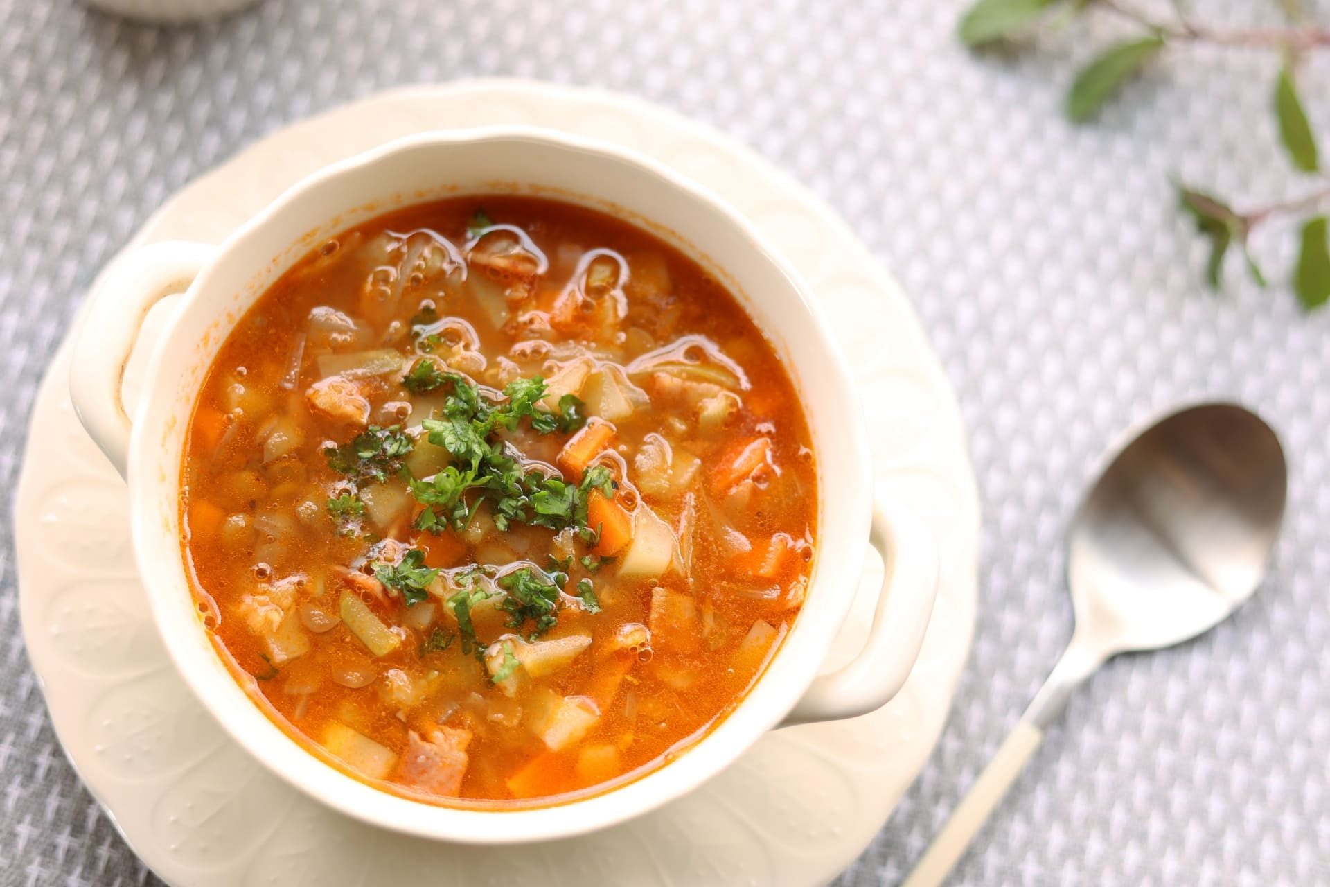 スープや味噌汁などにすると、かさが減って野菜をたくさん食べられる