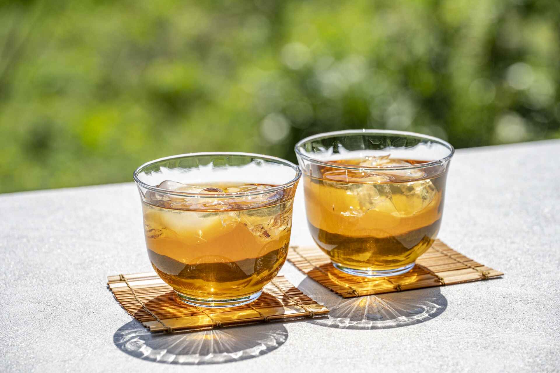 麦茶や青汁など、飲み物からも食物繊維が摂れる