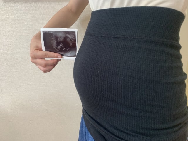 妊娠中にできる冷え対策6つ目は、マタニティ下着や腹巻きを活用することです。