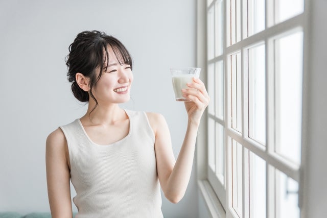 乳酸菌の効果を最大限に発揮させたいと思ったら乳酸菌をとるタイミングは「食事中」もしくは「食後」、オリゴ糖や食物繊維と一緒にとるという2つのポイントを守りましょう。