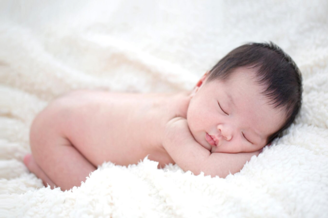 お腹の中の赤ちゃんの形態的な異常を知るための検査と、染色体や遺伝子の変化を見る遺伝学的検査がある