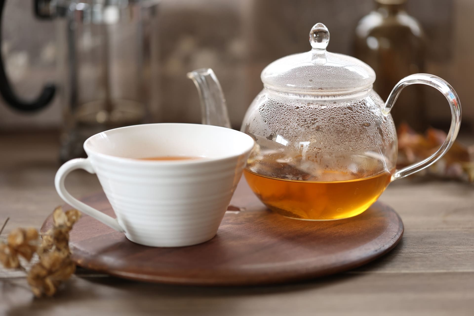 腹痛が気になるときは、温かい飲み物や体を温める食材をとることを意識