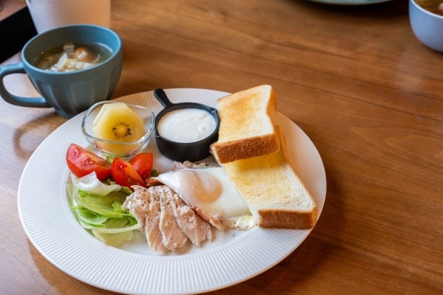 バランスよく盛り付けられたワンプレートミール
