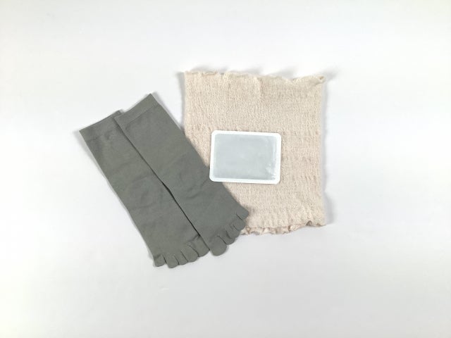 外側から体を温める方法として、カイロや腹巻などの温活グッズを活用しましょう