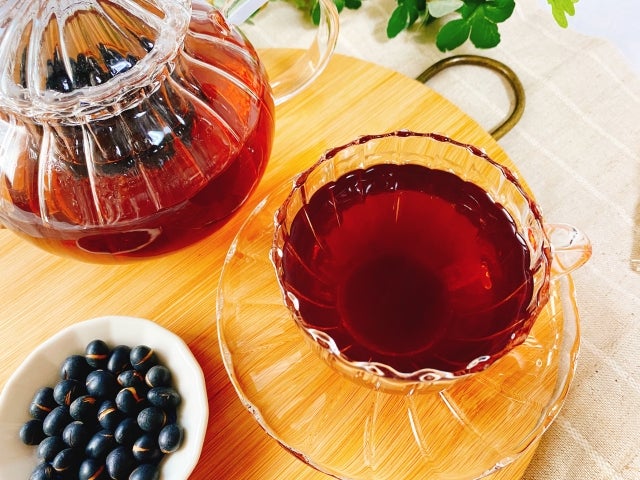ごぼう茶に含まれる「サポニン」と黒豆茶の「アントシアニン」が血流を促して体をポカポカにします。
