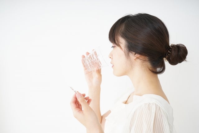 授乳中でも使える便秘薬は？代表的なものには、便をやわらかくする「酸化マグネシウム」や、腸の動きを促す「センノシド」などがあります。