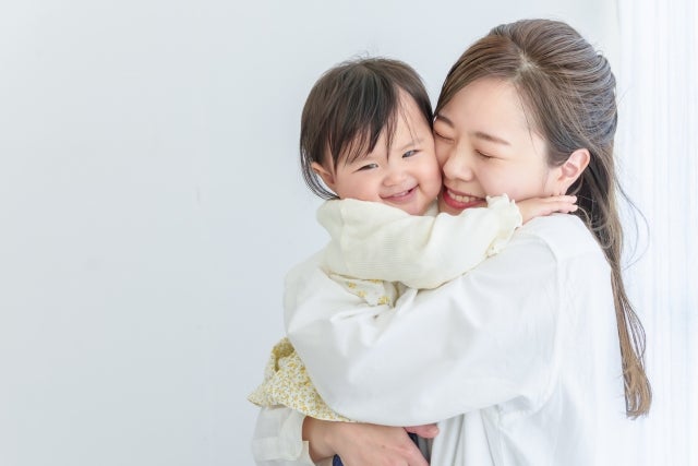 産後は、骨盤底筋のゆるみやホルモンバランスの変化、水分不足など、さまざまな要因から便秘になりやすいと言われています。