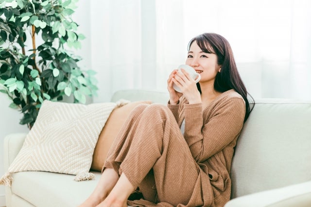 産後の頭痛を和らげる方法3つ目は、水分をこまめに補給することです。授乳中は水分が不足しやすく頭痛の原因になりやすいため、意識して水分をとることが大切です。